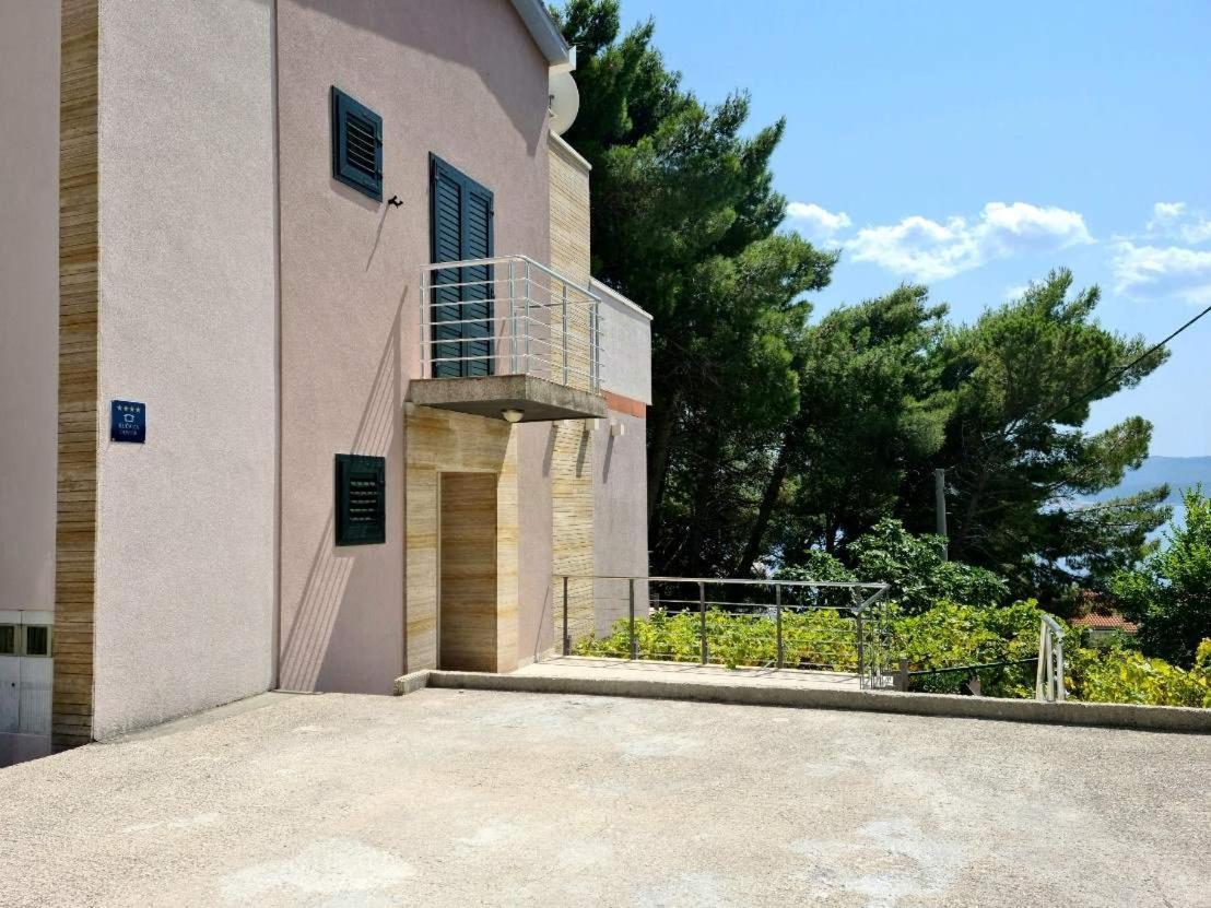Nel Villa *